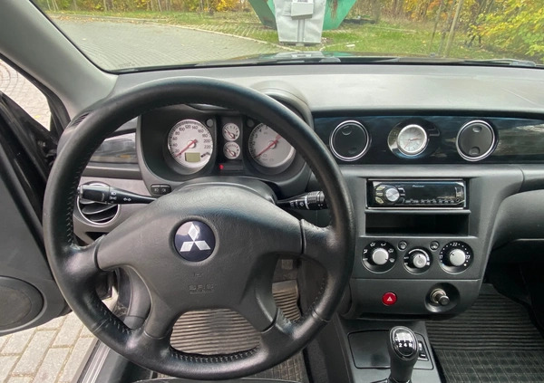 Mitsubishi Outlander cena 5900 przebieg: 360000, rok produkcji 2003 z Szczecin małe 466